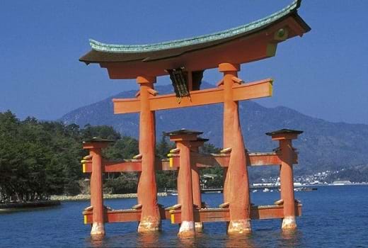 Isukushima Schrein bei Hiroshima in Südhonshu Japan